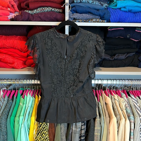 Express black lace peplum style blouse size XS NWT​ - Picture 3 of 3